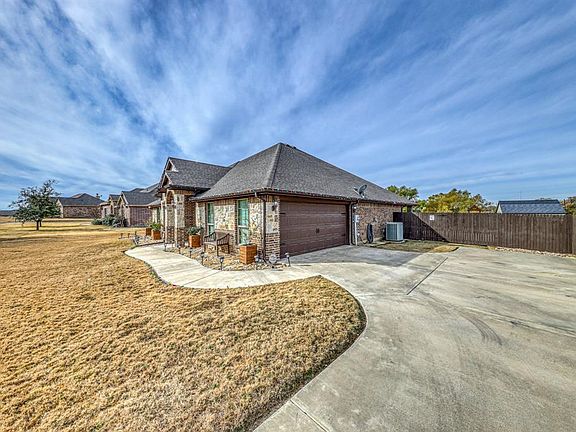 5th image of 127 Holmes Ln