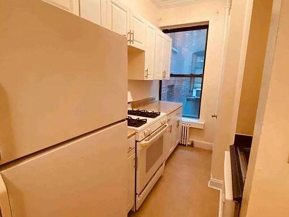 2nd image of 534 W 47th St #2