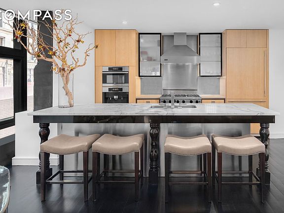 3rd image of 15 Union Sq W #3D