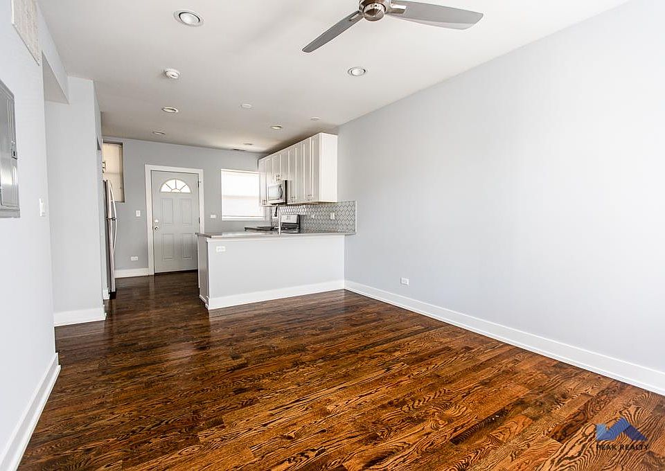 1st image of 1822 W Byron St #2A