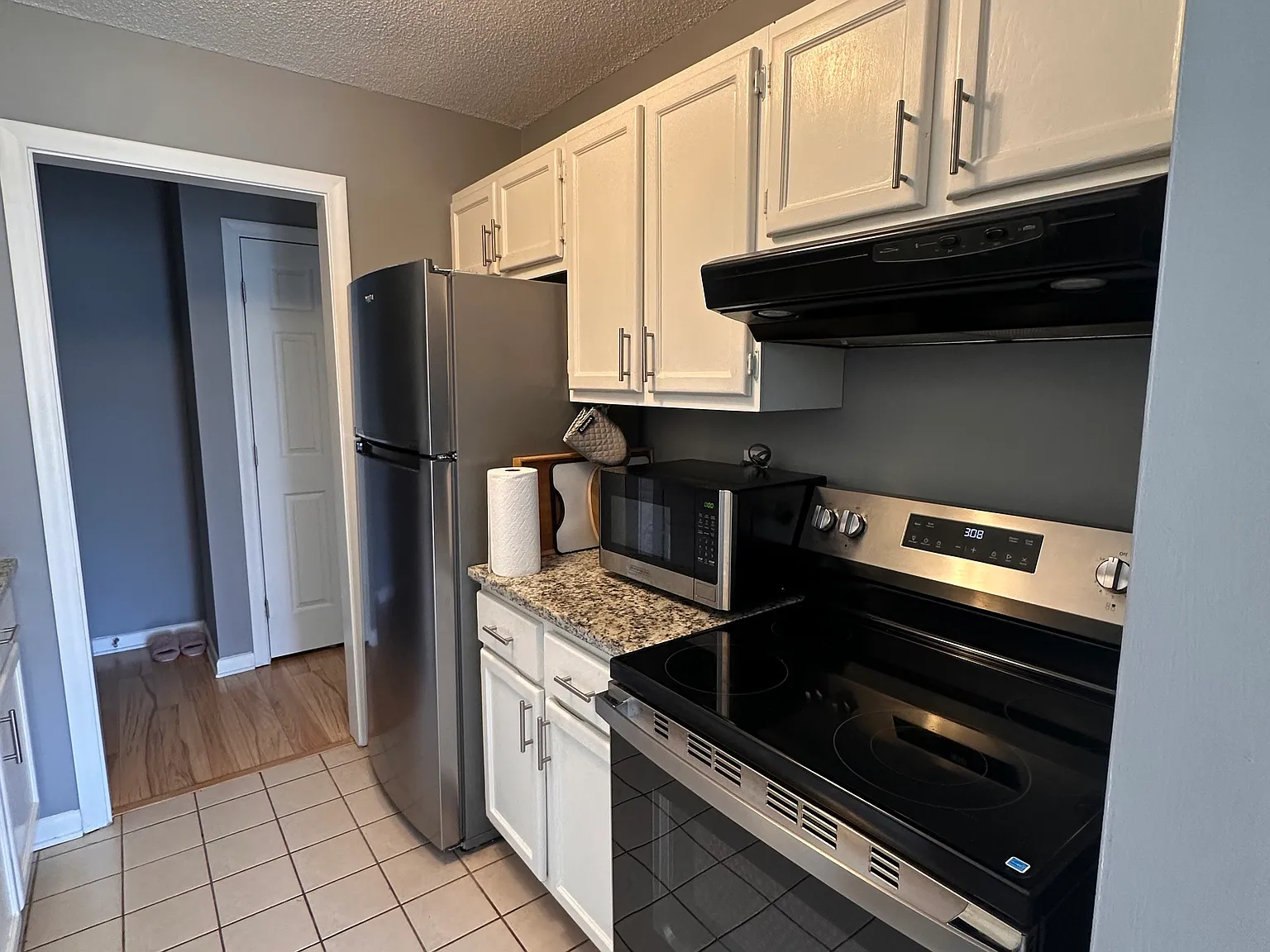 2 bed, 945 sqft, $2,000 — Photo 1