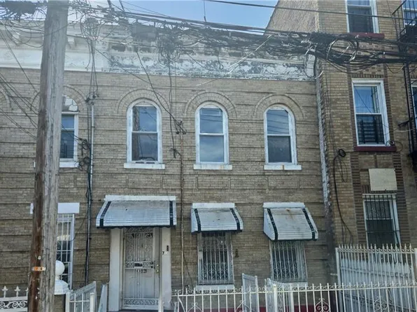 706 Cleveland St, Brooklyn, NY 11208