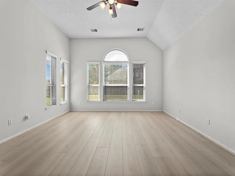 2558 Marufo Vega Dr — Photo 23