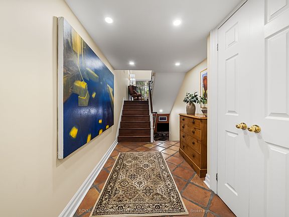 4th image of 81A Lowther Ave