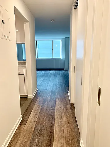 520 W 43rd St Photo 1