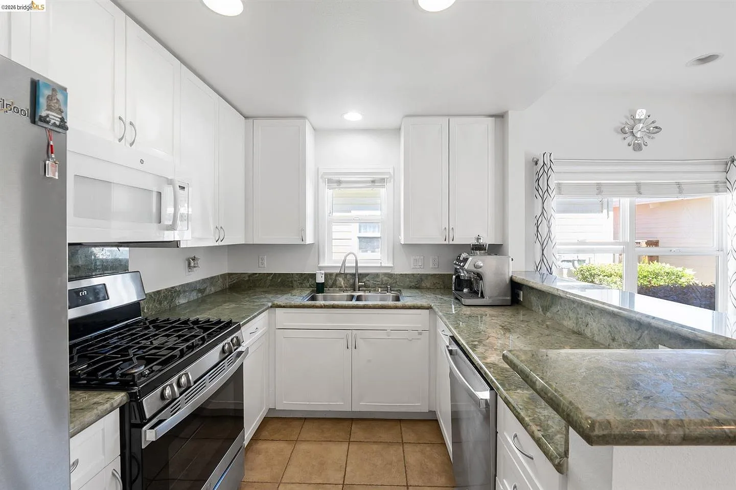 2 bed, 1150 sqft, $3,950 — Photo 4