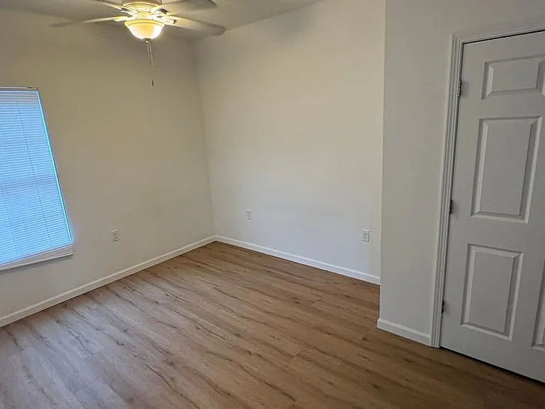101 Center St — Photo 5