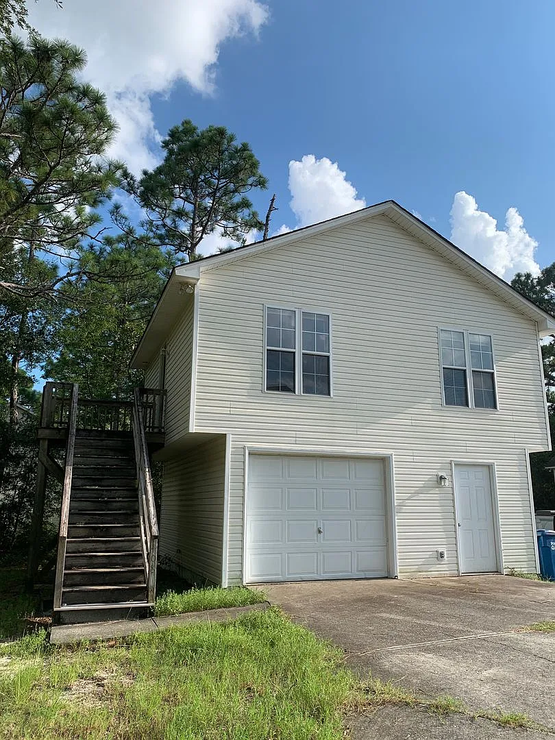 1 Bedroom 1 Bath House with Garage — Photo 1