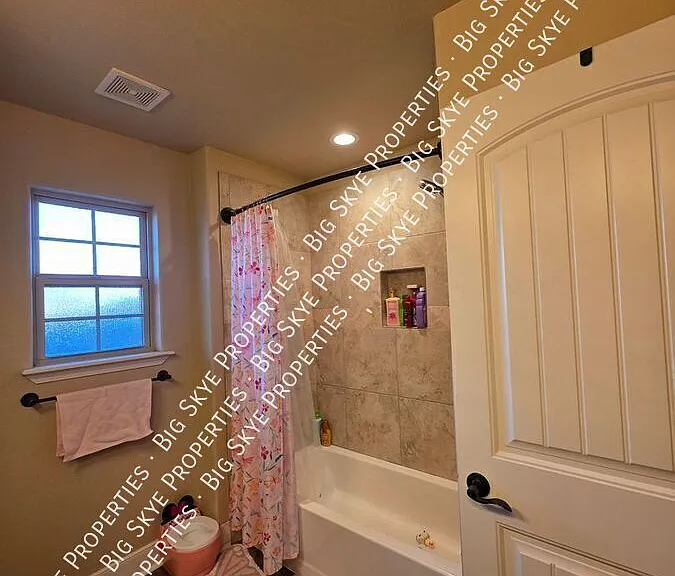 5224 Jarvis St — Photo 11