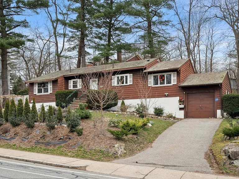 235 Forest St — Photo 28