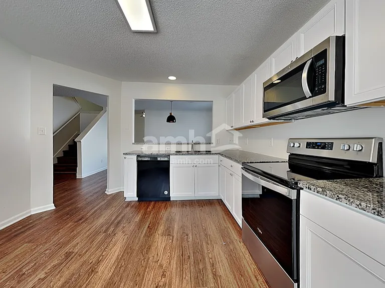 4415 Hounds Run Dr — Photo 4