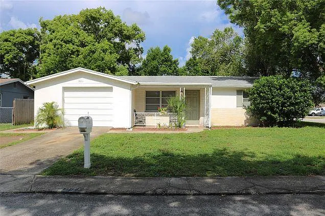 3 bed, 1224 sqft, $1,700 — Photo 1