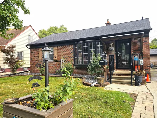 21715 Alger St, Saint Clair Shores, MI 48080