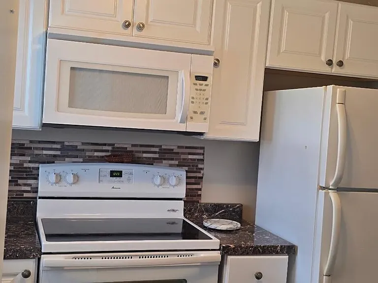 1621 NW 46th Ave #101 — Photo 3