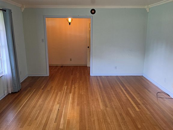 3rd image of 214 Chestnut St