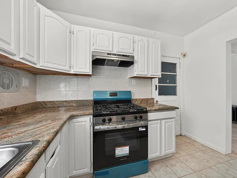 73 Van Reypen St #2 — Photo 9