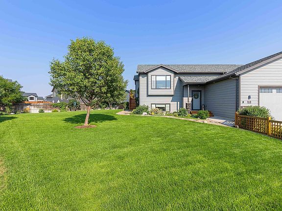 3rd image of 822 Dirk Ct