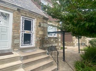 2015 Oakmont St, Philadelphia, PA 19152