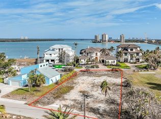190 Estrellita Dr, Fort Myers Beach, FL 33931