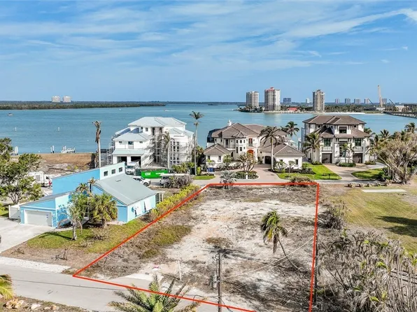 190 Estrellita Dr, Fort Myers Beach, FL 33931