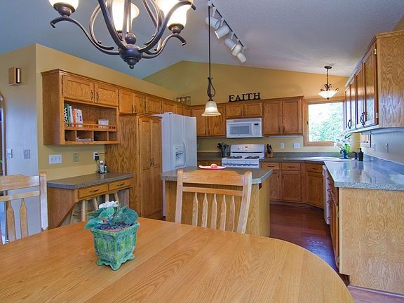 4th image of 1176 Sunset Dr