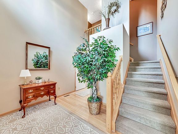 3rd image of 5965 Varwyne Dr
