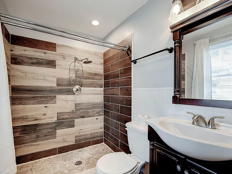 4449 Kingsley Dr — Photo 18