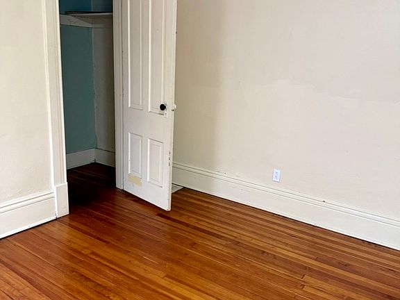 4th image of 276 Merriman Rd #2