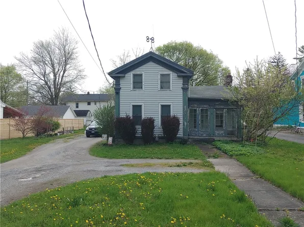 43 S Lake Ave, Bergen, NY 14416