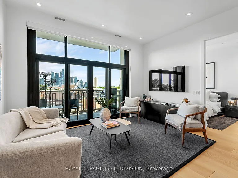 1 Strathgowan Ave #710 — Photo 8