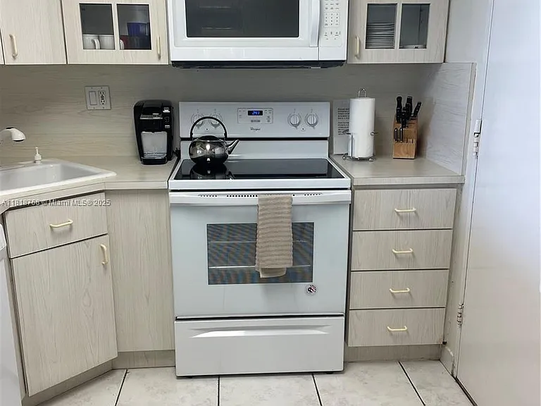 5601 Collins Ave #1210 — Photo 9