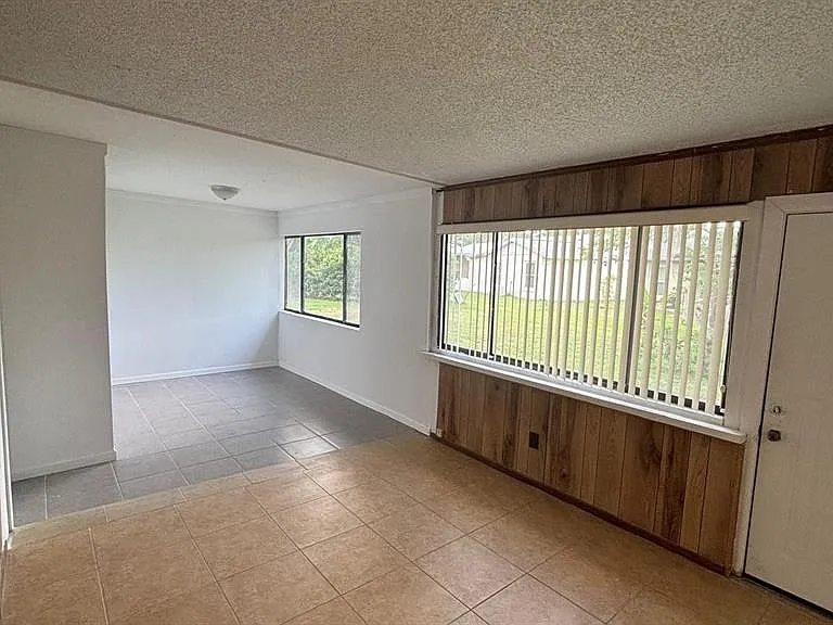 4817 Landover Cir — Photo 32