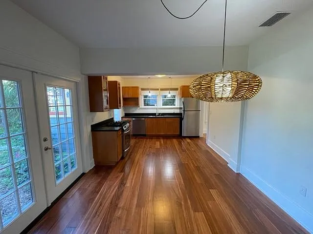 2741 Burlington Ave N — Photo 11