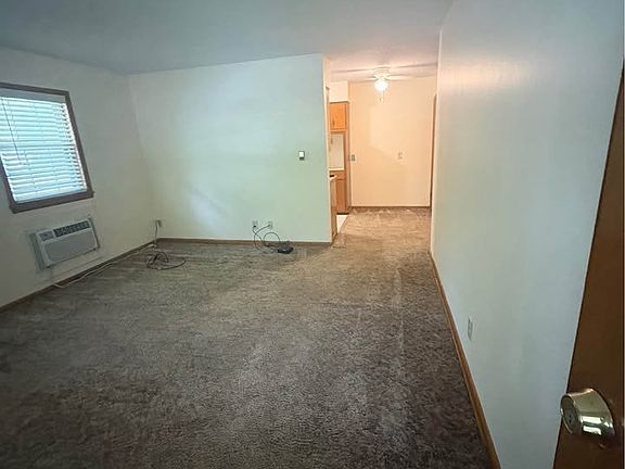 3rd image of 1258 E Elm St #13