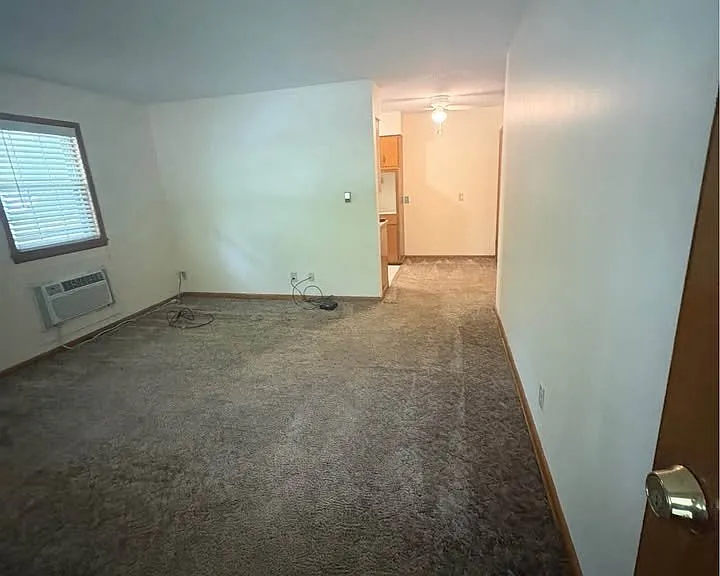 1258 E Elm St #13 — Photo 3