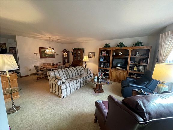 3rd image of 4013 Vista Dr