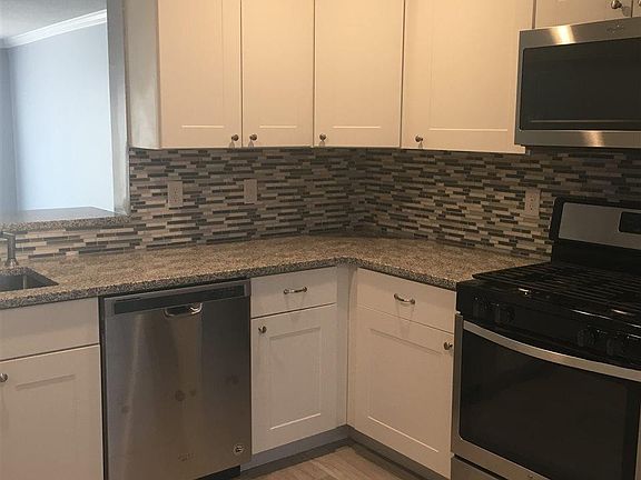 3rd image of 55 Cheshire Dr #2806