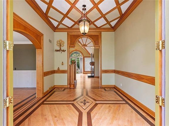 5th image of 9025 Briarwood Ct