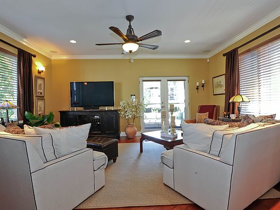3rd image of 4309 N Ashland Ave #1