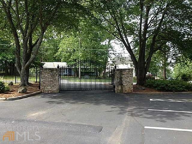 2nd image of 1418 Foxhall Ln #18