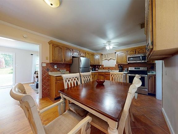 4th image of 1228 Blue Jay Ln