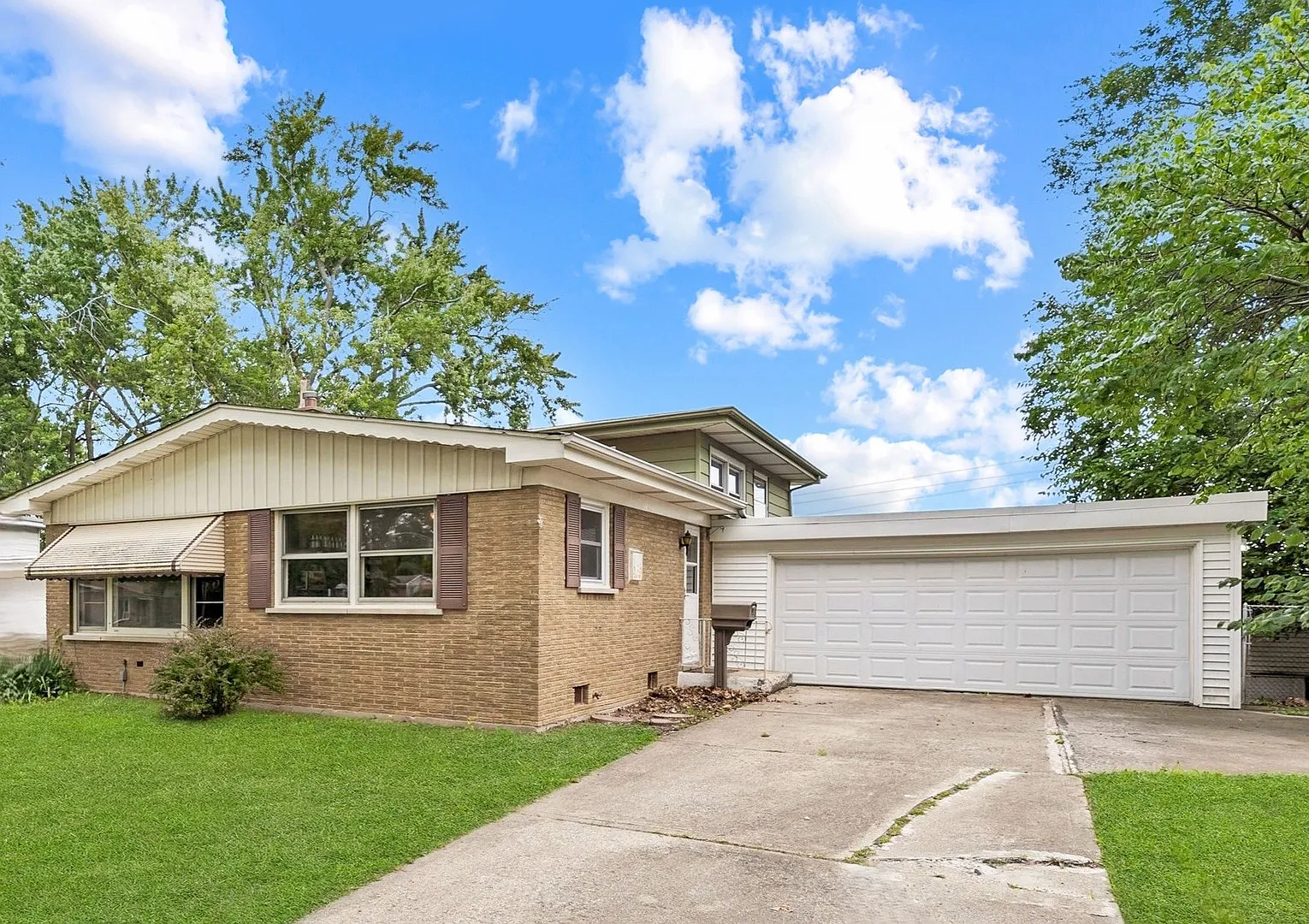 223 Roberta Ln photo 1