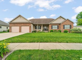 408 Burberry Ln, Rochester, IL 62563