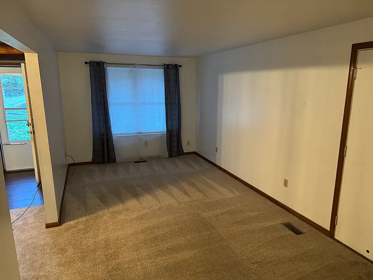 408 Lyle Dr — Photo 4