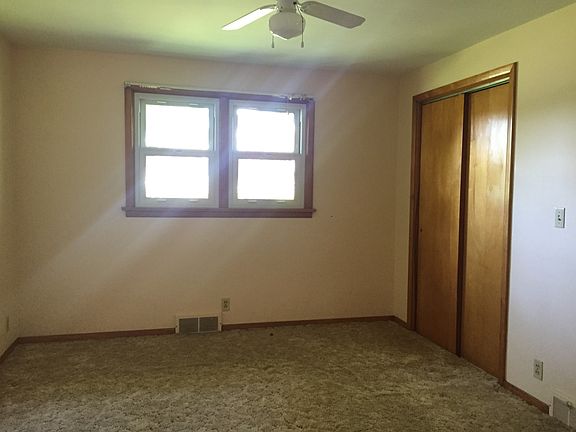 3rd image of 24 Glenwood Dr
