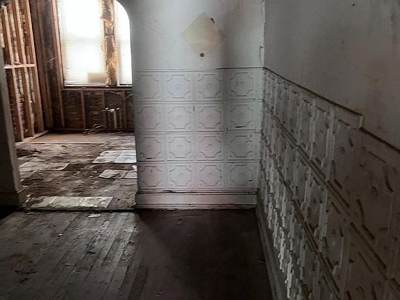 5th image of 1608 Clifton Ave