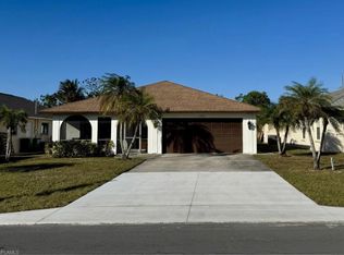 589 98th Ave N, Naples, FL 34108