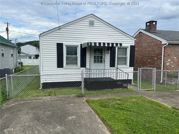2366 Adams Ave, Saint Albans, WV 25177