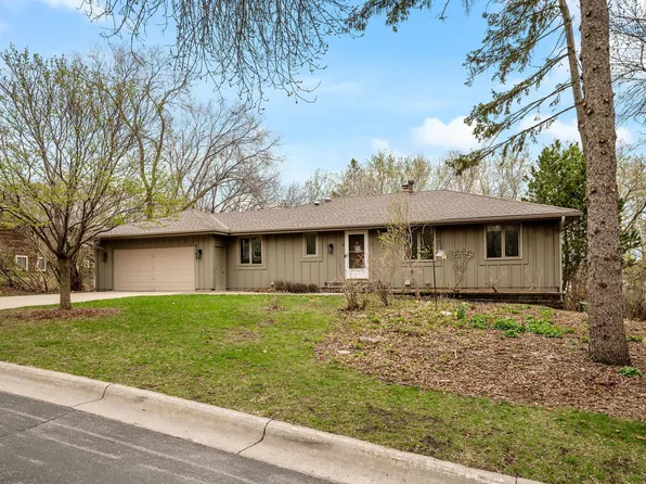 8107 Dakota Ln, Chanhassen, MN 55317