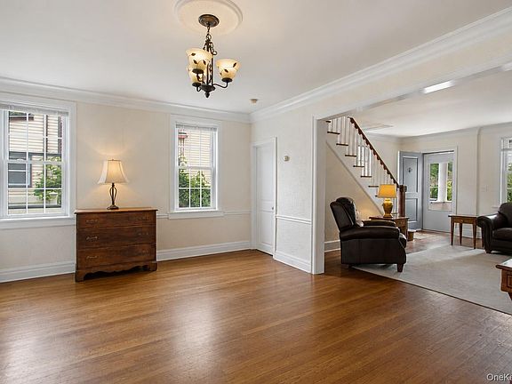 5th image of 463 Beach Avenue